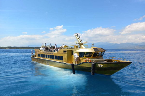 Fast-Boat-Golden-Queen-3